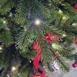 JULETR MRK GRN 220 CM M/620 LED 